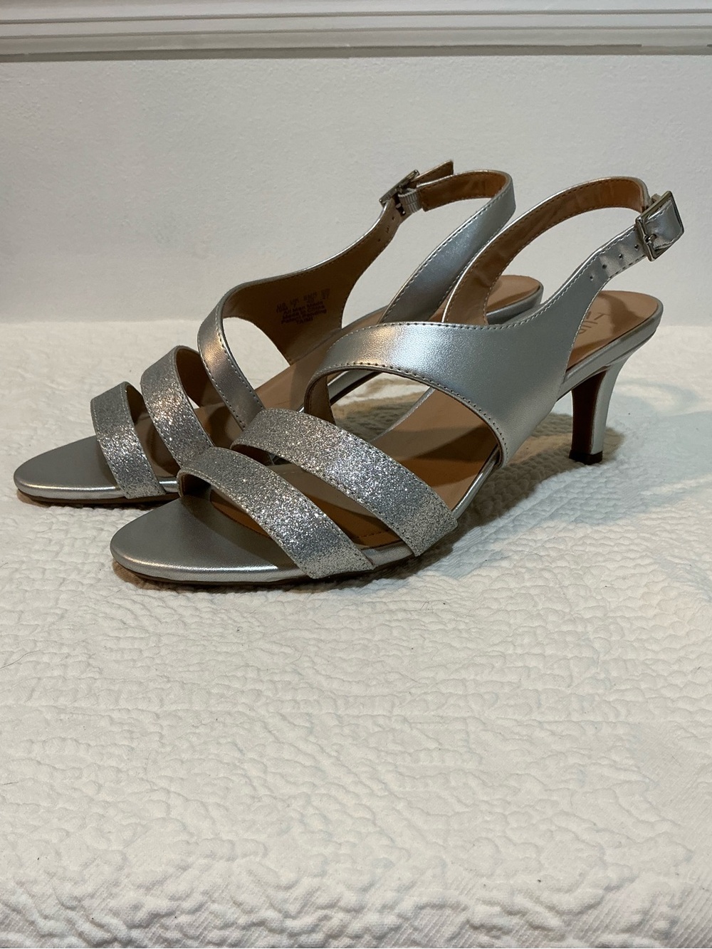 💙 Naturalizer Tai I Silver Dress Sandals 3” Heels - Size 10